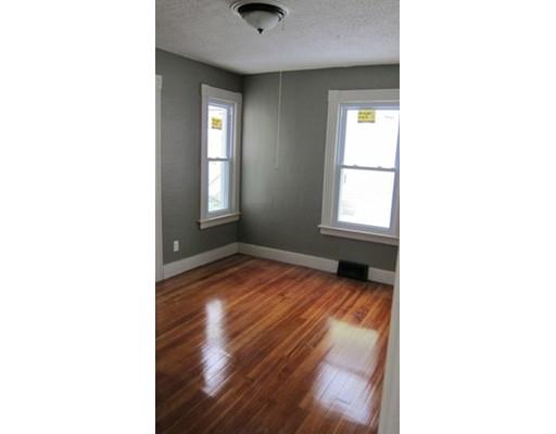 17 Pickett Pl, Springfield, MA 01109 photo 12