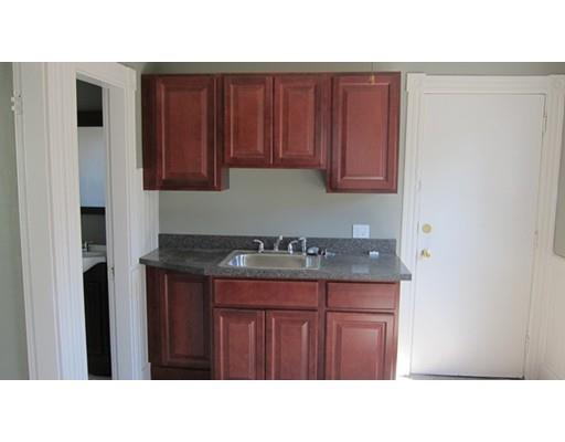 17 Pickett Pl, Springfield, MA 01109 photo 6