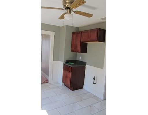 17 Pickett Pl, Springfield, MA 01109 photo 5