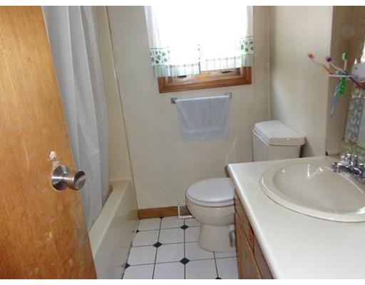 106 Glenmore St, Springfield, MA 01129 photo 9