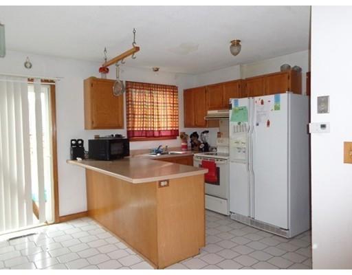 106 Glenmore St, Springfield, MA 01129 photo 6