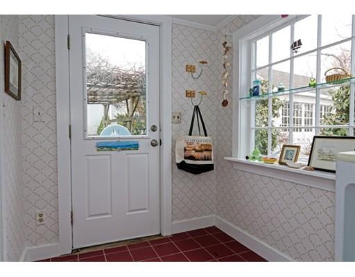 9 Butternut Ln, Gloucester, MA 01930 photo 5