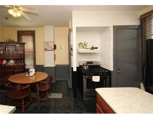 48 Thompson St, Springfield, MA 01109 photo 4
