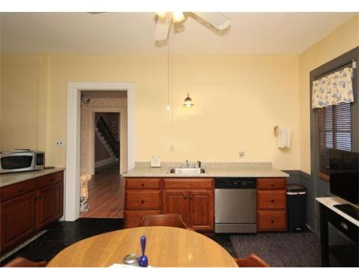 48 Thompson St, Springfield, MA 01109 photo 5