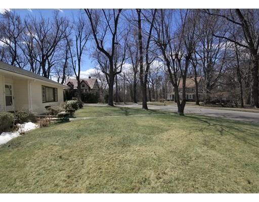 65 Shefford St, Springfield, MA 01107 photo 3