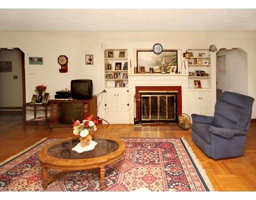65 Shefford St, Springfield, MA 01107 photo 4