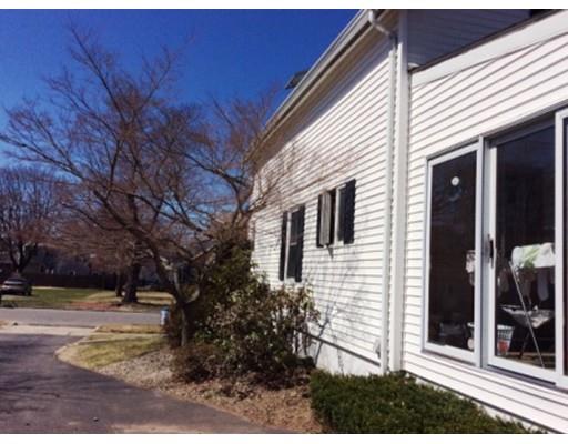 31 Athol St, Springfield, MA 01107 photo 4