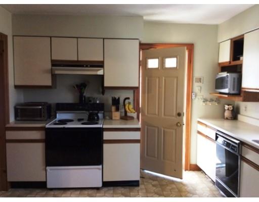 31 Athol St, Springfield, MA 01107 photo 11