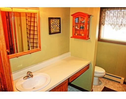 5 Benoit St, Worcester, MA 01604 photo 6