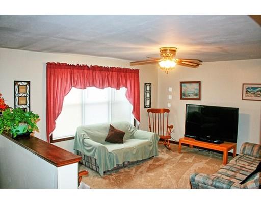 5 Benoit St, Worcester, MA 01604 photo 2
