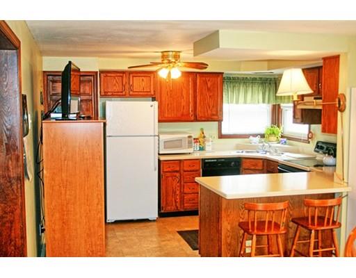 5 Benoit St, Worcester, MA 01604 photo 4