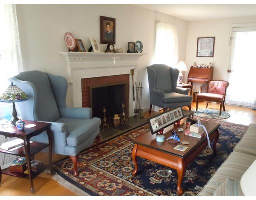 276 Gillette Ave, Springfield, MA 01118 photo 4