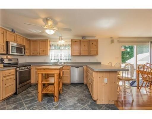 8 Breton Rd, Upton, MA 01568 photo 9