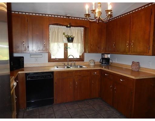 5 Hickory Ln, Webster, MA 01570 photo 9