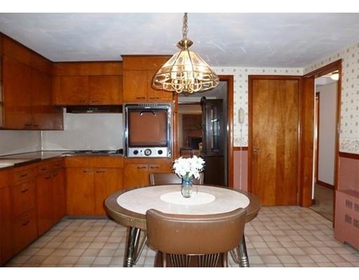 38 Senator St, Springfield, MA 01129 photo 11