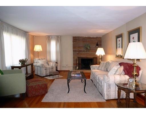 38 Senator St, Springfield, MA 01129 photo 5