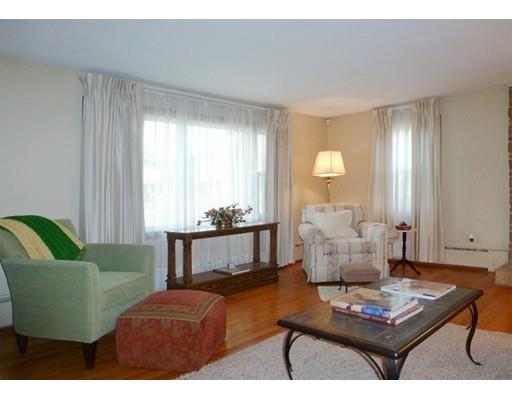 38 Senator St, Springfield, MA 01129 photo 6