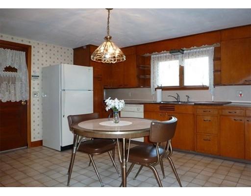 38 Senator St, Springfield, MA 01129 photo 10