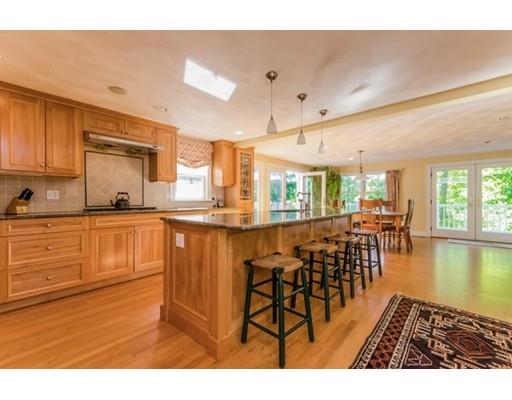 26 Brown St, Marblehead, MA 01945 photo 2
