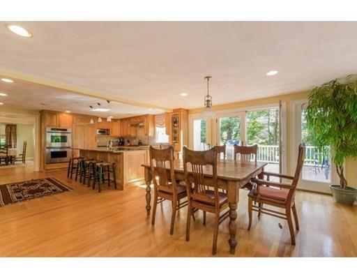 26 Brown St, Marblehead, MA 01945 photo 4