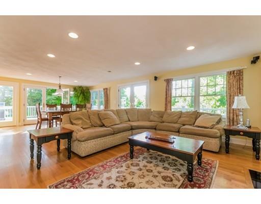 26 Brown St, Marblehead, MA 01945 photo 5