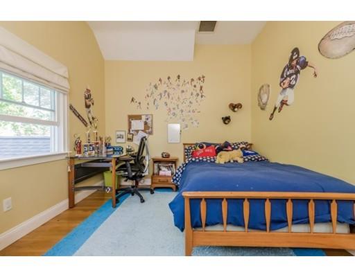 26 Brown St, Marblehead, MA 01945 photo 13
