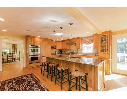 26 Brown St, Marblehead, MA 01945 photo 3