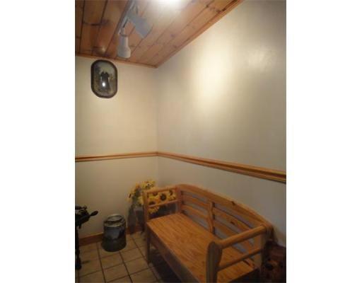 9 Williams St, Easthampton, MA 01027 photo 2