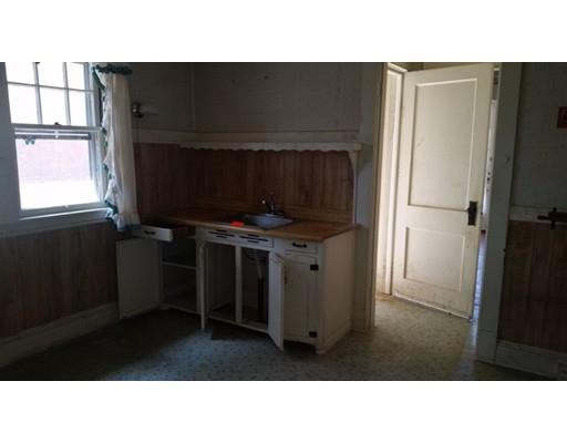 37 Burton St, Springfield, MA 01108 photo 9