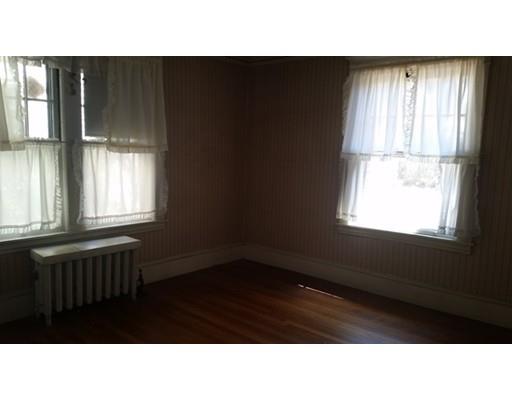 37 Burton St, Springfield, MA 01108 photo 11