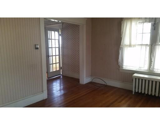 37 Burton St, Springfield, MA 01108 photo 10