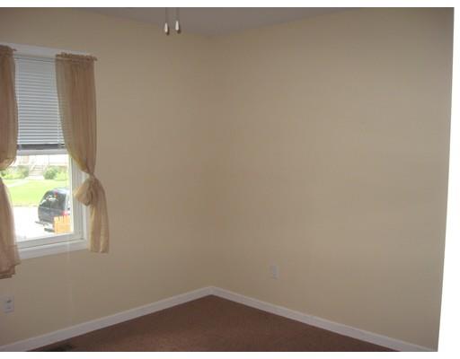 13 Mohegan Ave, Springfield, MA 01151 photo 6