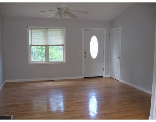 13 Mohegan Ave, Springfield, MA 01151 photo 2