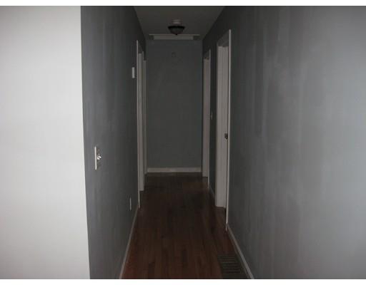 13 Mohegan Ave, Springfield, MA 01151 photo 4