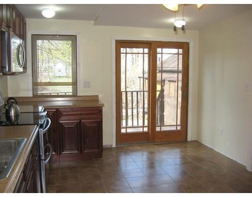 28 Dalton Pl, Springfield, MA 01109 photo 5