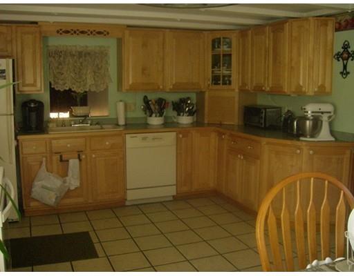 29 Gem Cir, Raynham, MA 02767 photo 3