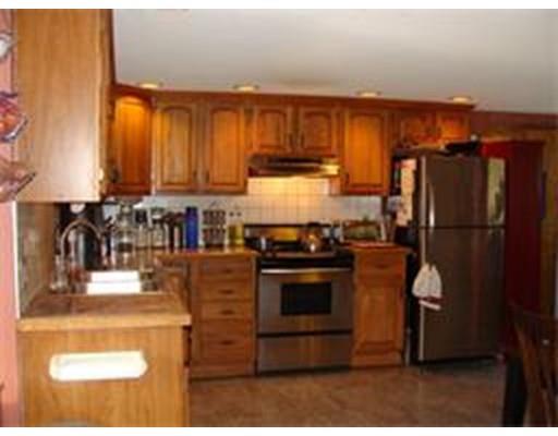 693 W Cherry St, Holyoke, MA 01040 photo 9