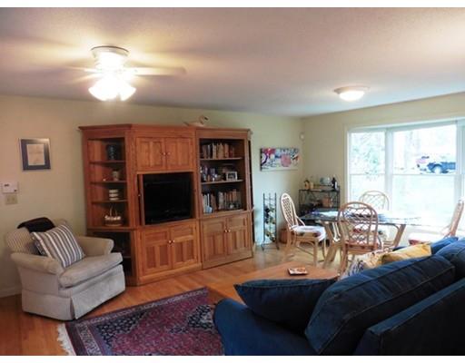 2064 Parker St, Springfield, MA 01128 photo 4