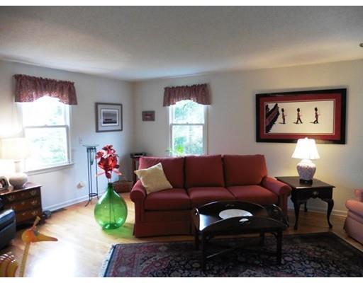 2064 Parker St, Springfield, MA 01128 photo 10