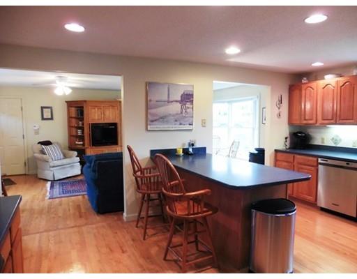 2064 Parker St, Springfield, MA 01128 photo 8