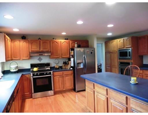 2064 Parker St, Springfield, MA 01128 photo 6