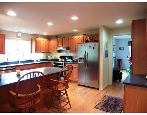 2064 Parker St, Springfield, MA 01128 photo 7