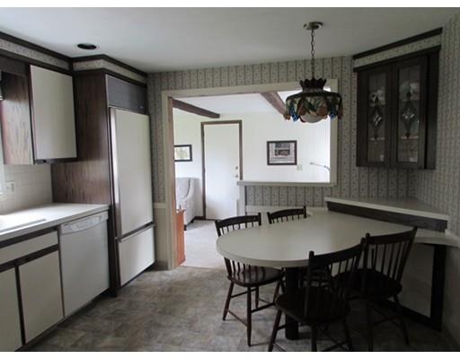 54 Endicott St, Springfield, MA 01118 photo 4