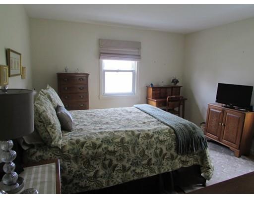 54 Endicott St, Springfield, MA 01118 photo 10