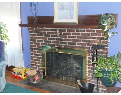 98 Phoenix Ter, Springfield, MA 01104 photo 4
