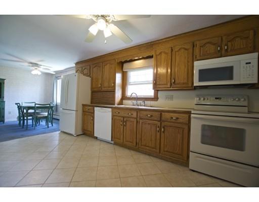 8 Exeter Rd, Beverly, MA 01915 photo 2