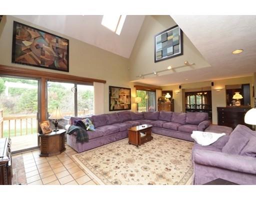 53 South St, Upton, MA 01568 photo 3