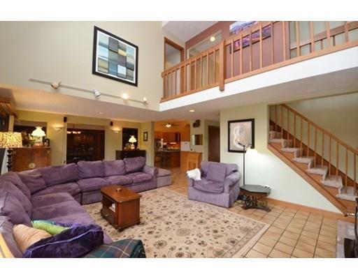 53 South St, Upton, MA 01568 photo 6