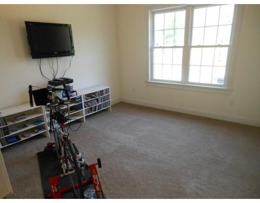 8 Fox Run, Easthampton, MA 01027 photo 17