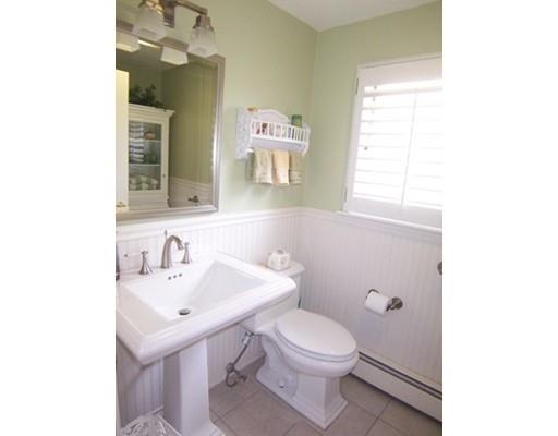 24 Hewitt St, Marblehead, MA 01945 photo 10